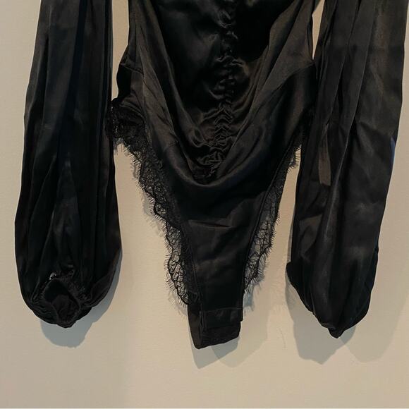 SLEEPING WITH JACQUES Brontë Silk Off The Shoulder Bodysuit - Picture 8 of 10